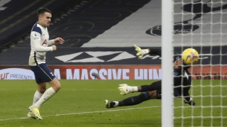  热刺罗梅罗头槌破门，霍伊别尔铁闸护后防  