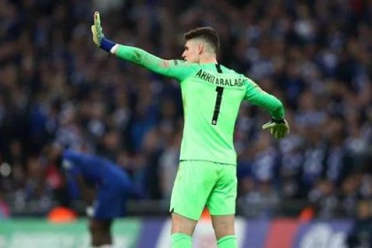  利物浦门将多次神扑零封对手  