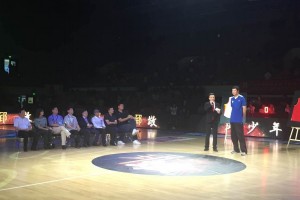  莱比锡红牛主场灯光秀致敬退役传奇  