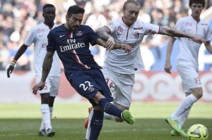  摩纳哥锋线哑火，主场憾平洛里昂  