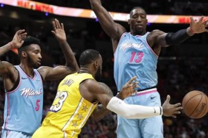  巴特勒25+10，热火加时险胜老鹰  