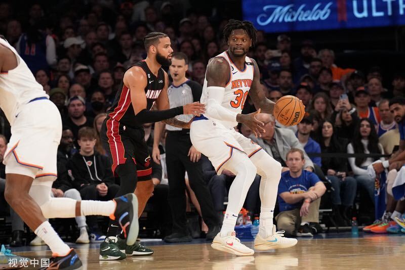  巴特勒关键球热火险胜尼克斯  